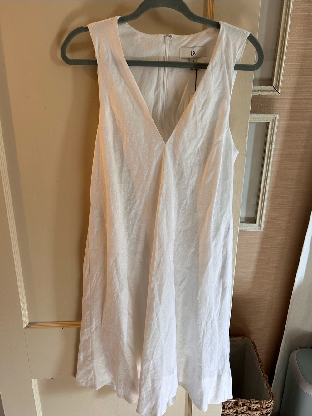 NWT Banana Republic White V-Neck Sleeveless Dress